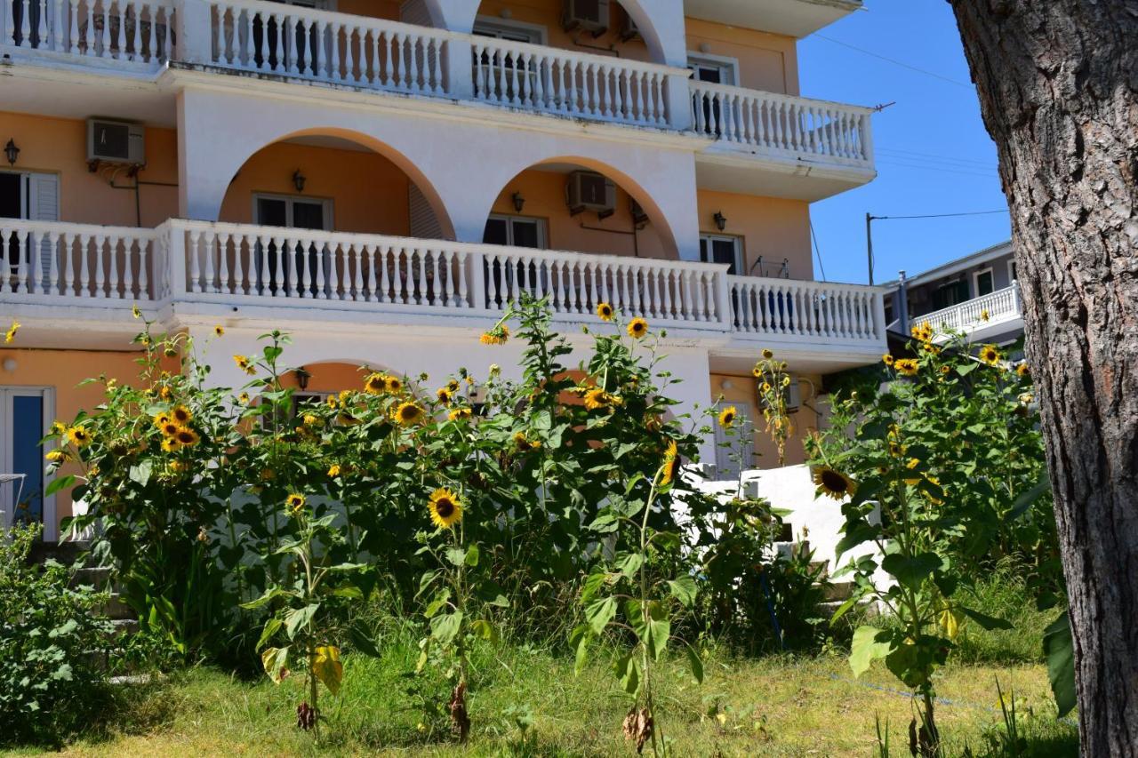 Red Sun Apartments Amoudi Buitenkant foto