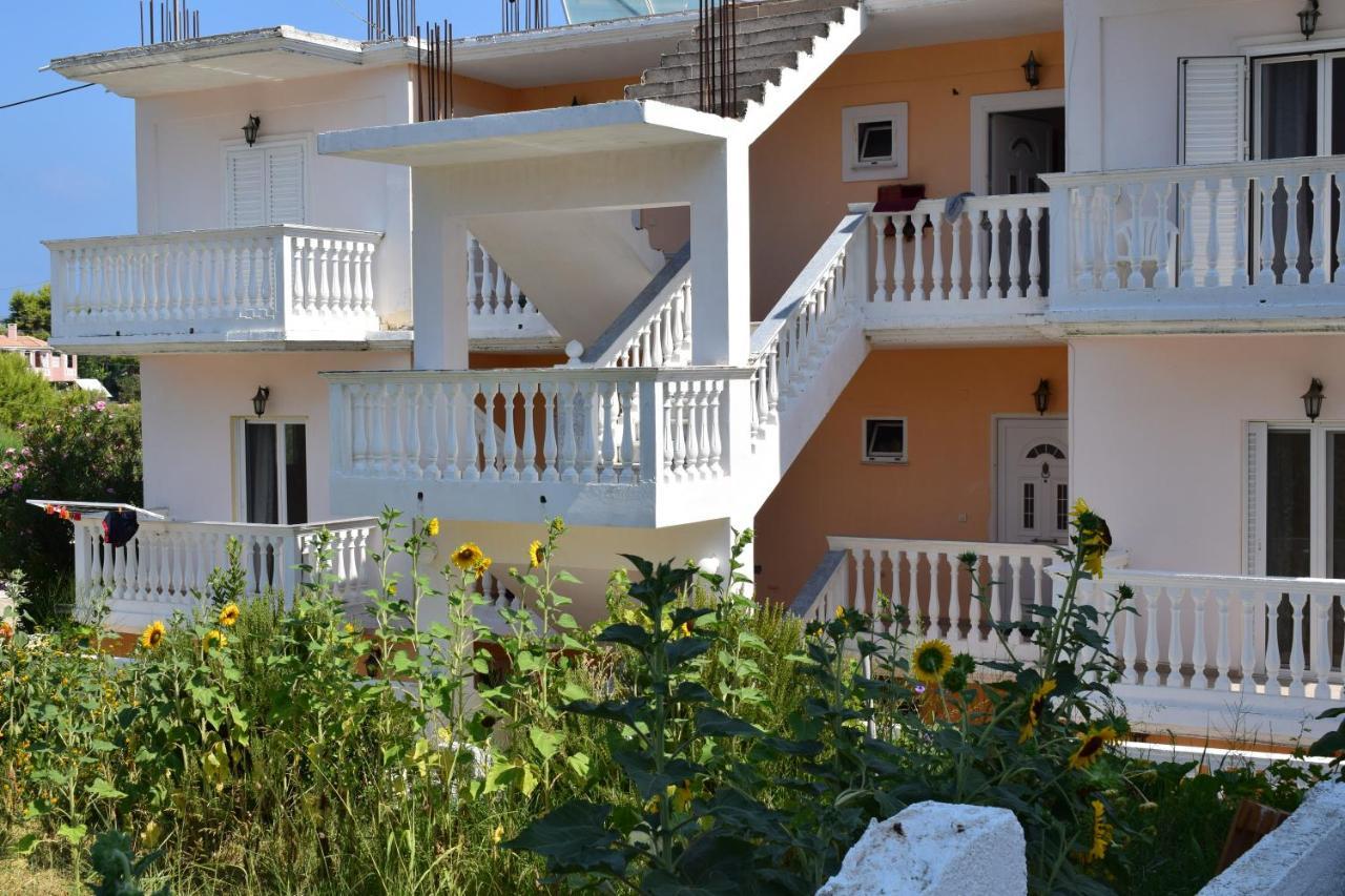 Red Sun Apartments Amoudi Buitenkant foto